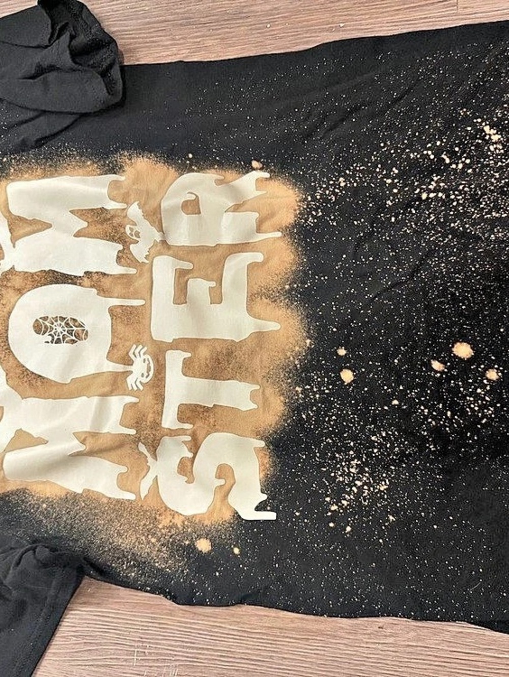 Momster-  Graphic Short Sleeve Tee in Black & Gold Size XS
